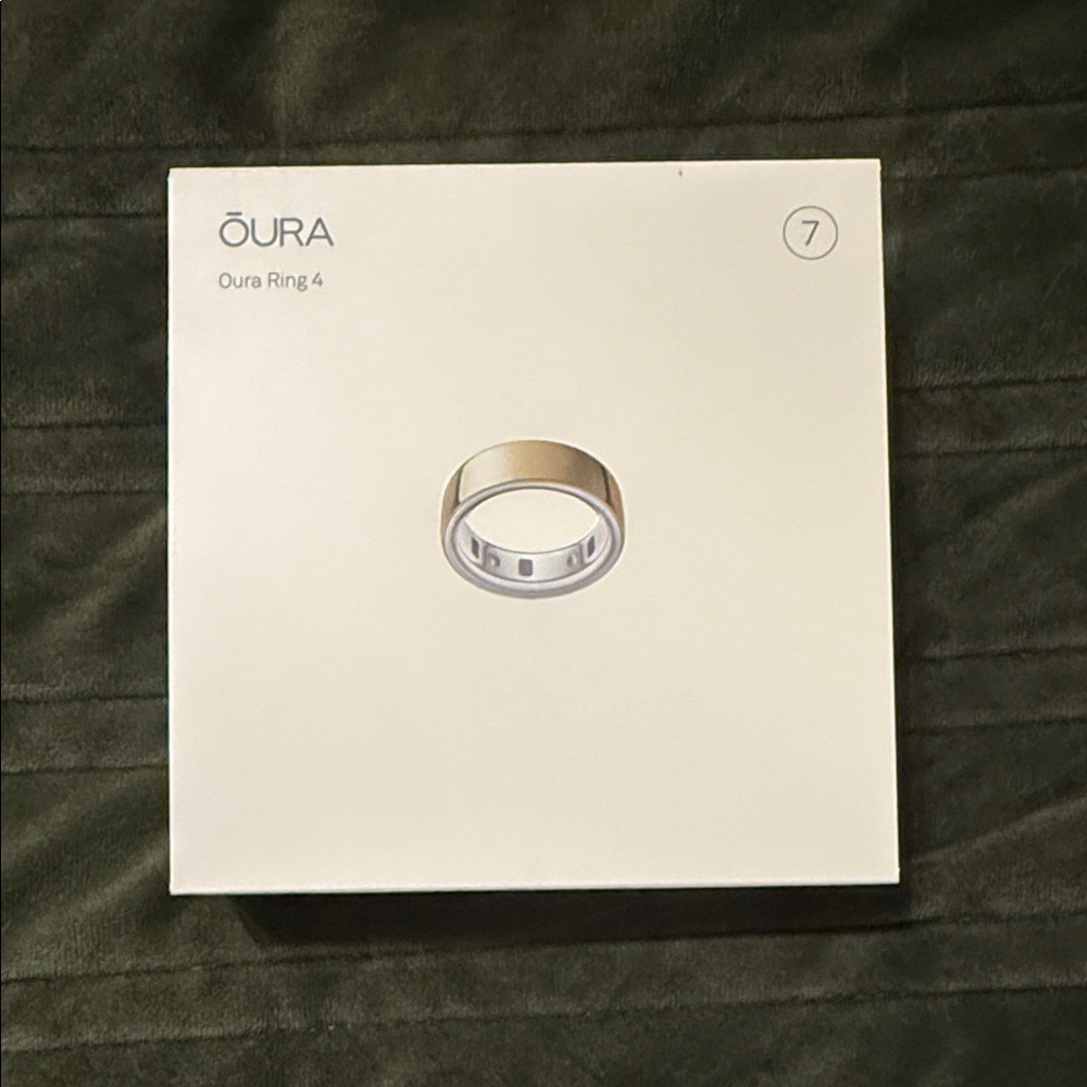 Oura Ring 4 in Gold